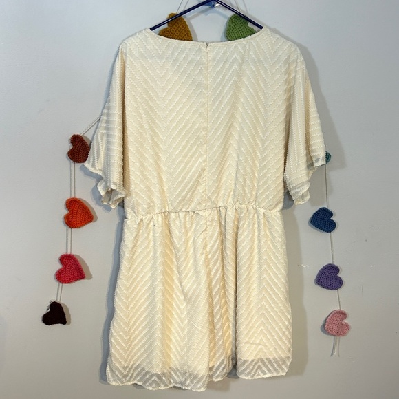 Cream colored Romper NWT Size 2X - Picture 2 of 6